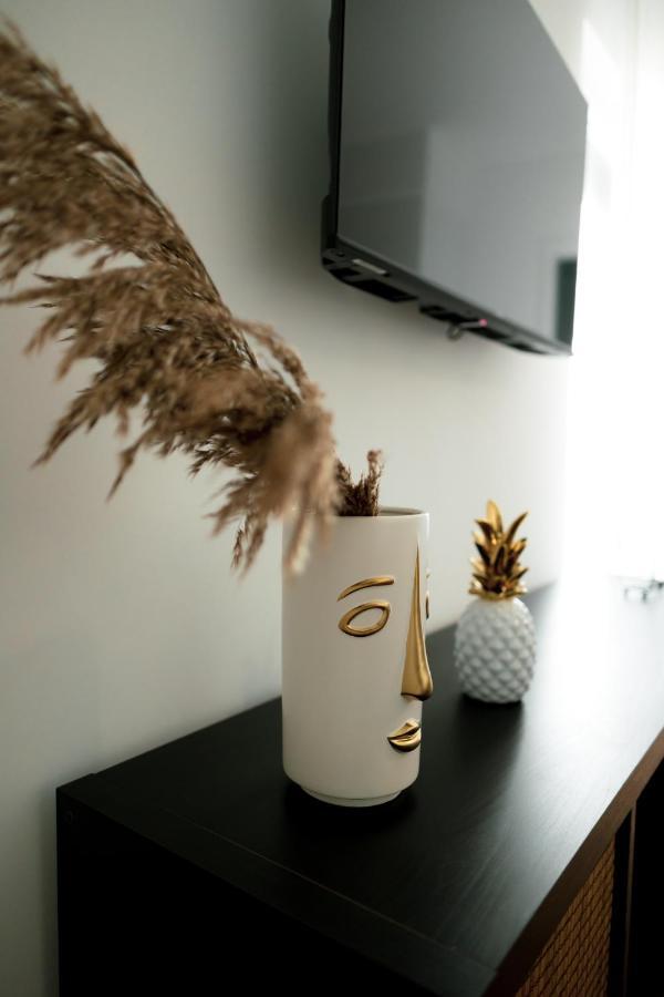 Gold Apartment Ferrel I ภายนอก รูปภาพ
