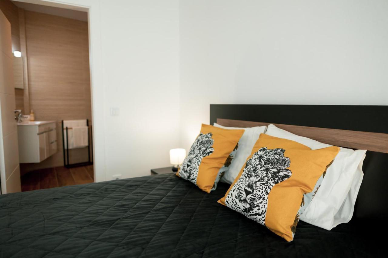 Gold Apartment Ferrel I ภายนอก รูปภาพ